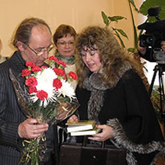 Россия, ты – великая держава, Твои просторы бесконечно велики. На все века себя ты увенчала славой. И нет другого у тебя пути. Ираида Мордовина